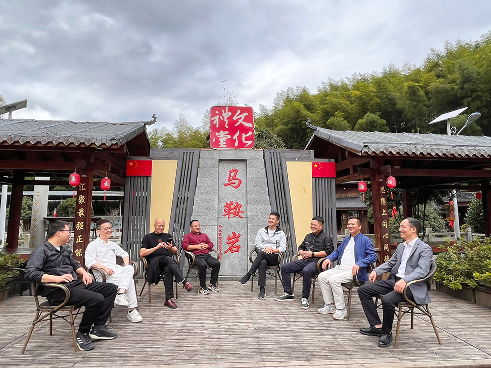 高層討論會(huì).jpg 高層討論會(huì).jpg